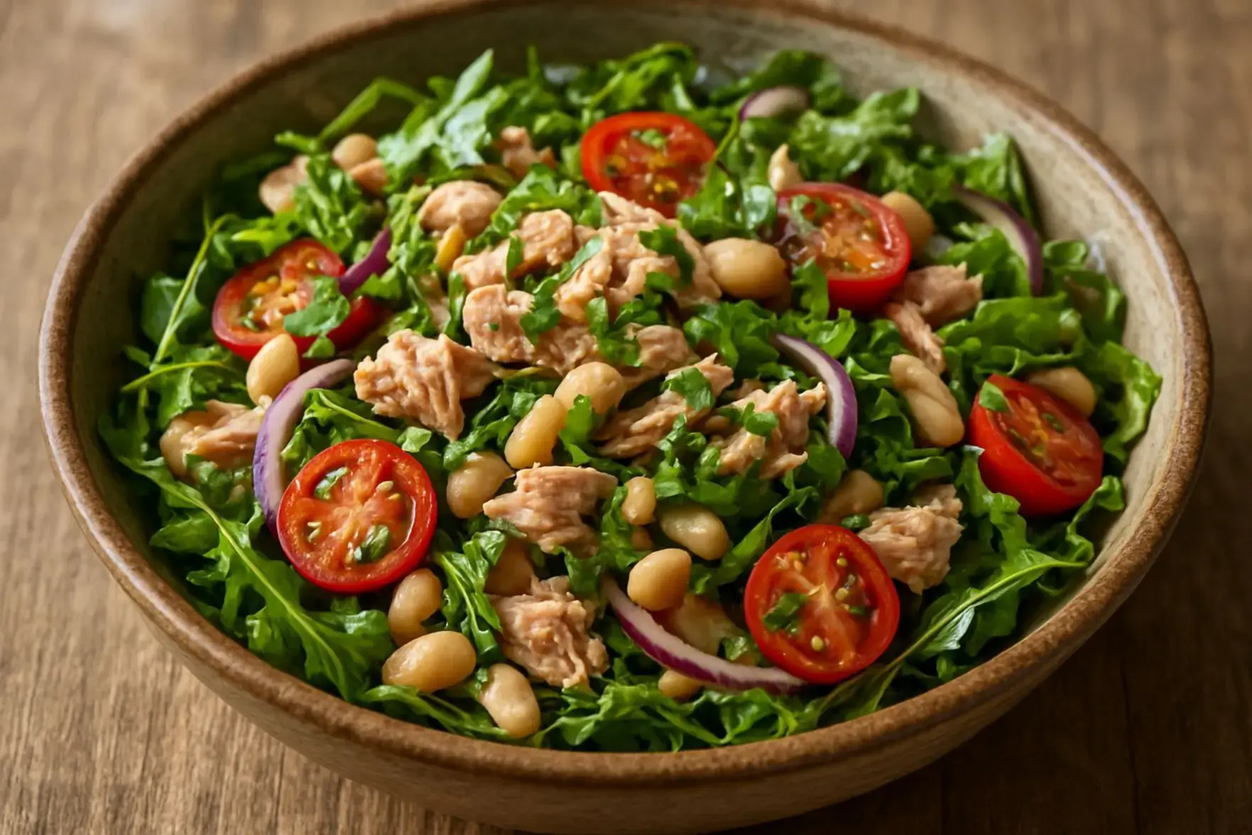 Salada de atum com feijão branco e rúcula Salada de atum com feijão branco e rúcula