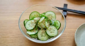 salada de pepino japonês